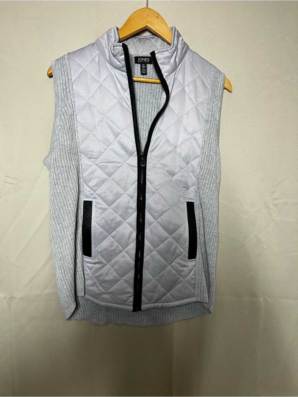 Jones New York Light Gray Quilted Sleeveless Vest with Black Trim